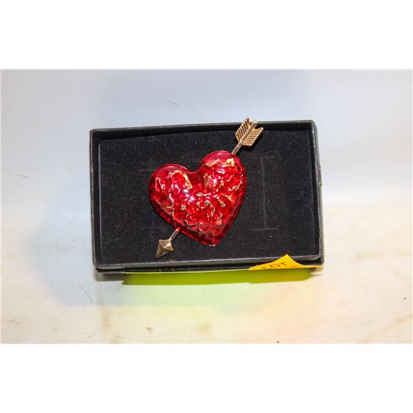 NEW HEART METAL BROOCH WITH ARROW