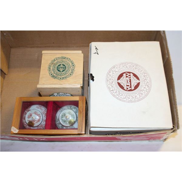 MLESNA CERAMIC COTTAGE TEA POT, CHINESE