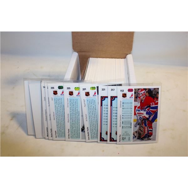 100 COUNT BOX VINTAGE HOCKEY CARDS .