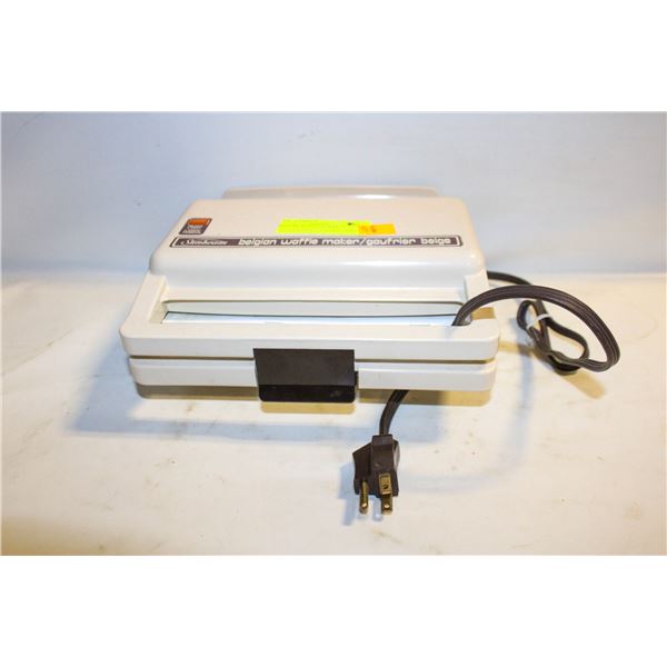 BELGIAN WAFFLE MAKER