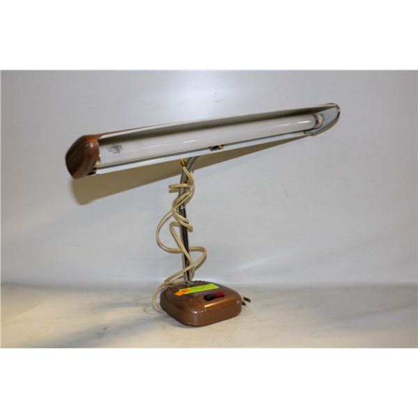 LARGE MID-CENTURY METAL GOOSENECK TABLE LAMP