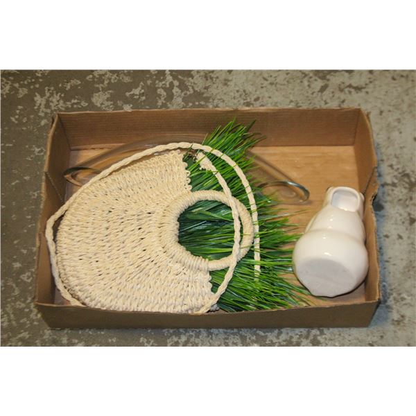 ORNATE GLASS VASE DOUBLE SIDED + HANDING