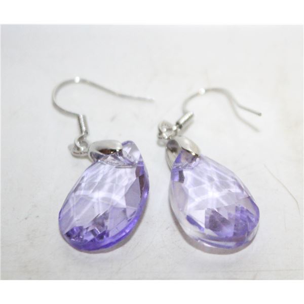 22)  PEAR SHAPED SOFT MAUVE CHECKERBOARD