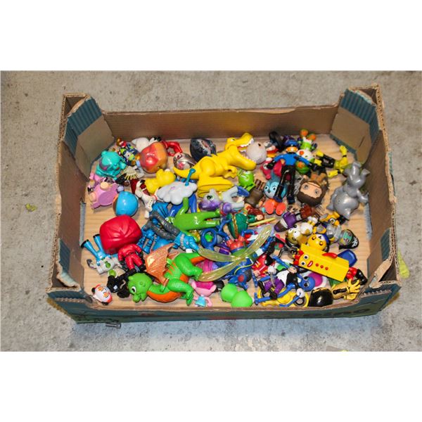 LARGE FLAT OF ACTION FIGURES