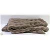 Image 1 : HOUSE & HOME FAUX FUR THROW BLANKET