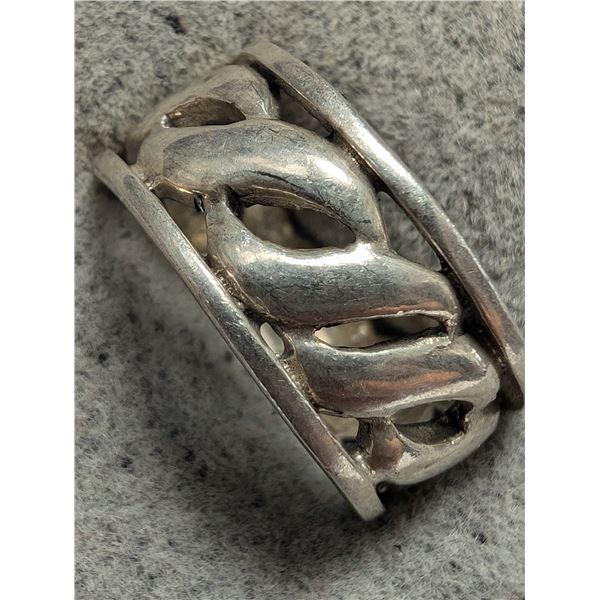 SILVER (6.8G) RING SZ 7.5
