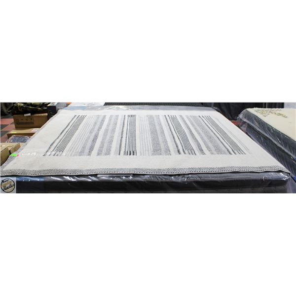 6.5FT X 5FT AREA RUG