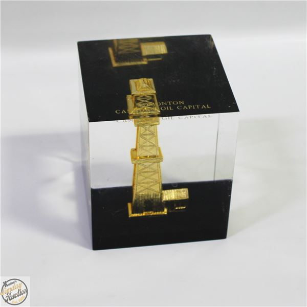 VINTAGE LUCITE PAPERWEIGHT