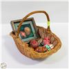 Image 1 : EASTER BASKET WITH FRAMED
