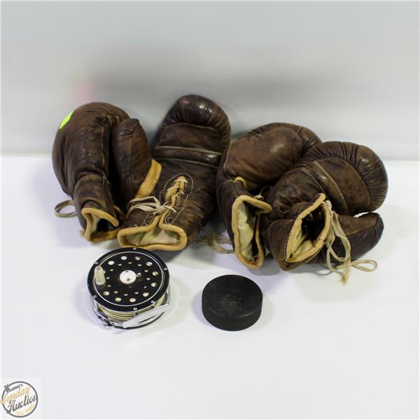 2 PAIRS OF VINTAGE WRESTLING GLOVES +