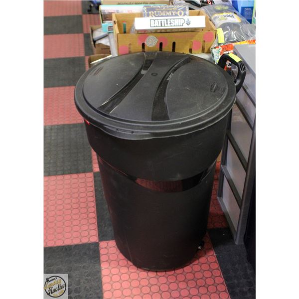 RUBBERMAID ROUGHNECK HEAVY DUTY ROLLING