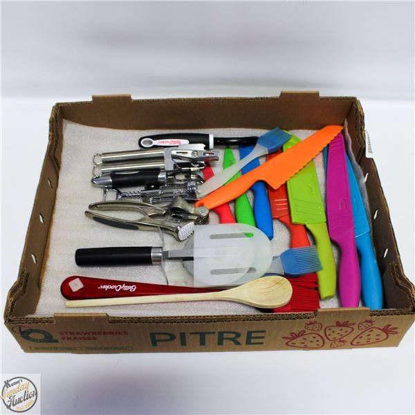 FLAT WITH 7 TOMODACHI KNIFE SET, KITCHEN