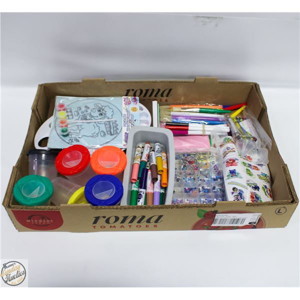 FLAT WITH ARTS & CRAFTS INCL. CASE OF BEADS,