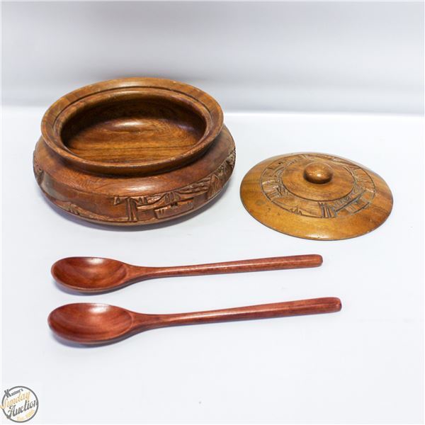 ESTATE HANDCARVED WOODEN LIDDED BOWL