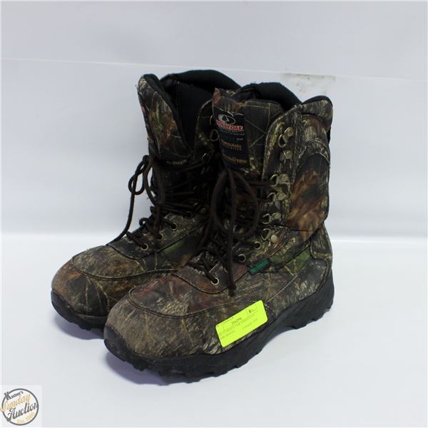 SIZE 11 MOSSY OAK THINSULATE CAMO BOOTS