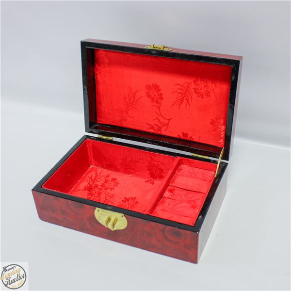 ANTIQUE/VINTAGE JEWELRY BOX