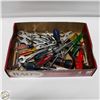 Image 1 : FLAT OF ASSORTED WRENCHES, HANDTOOLS,