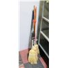 Image 1 : 5 USED CORN LOBBY BROOMS