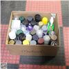Image 1 : BOX LOT OF ASSORTED SPRAY PAINTS - SPRAYERS TESTED