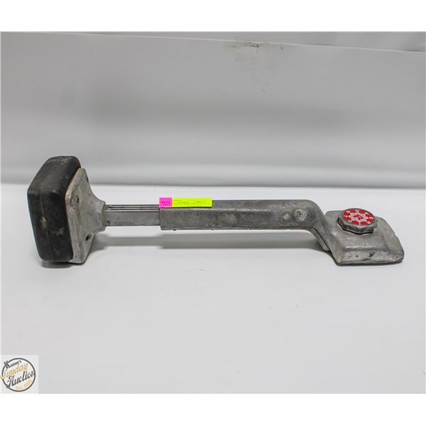 ROBERTS 10-412 CARPET KNEE KICKER