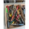 Image 5 : 2 TRAYS OF ASSORTED SCREWDRIVERS
