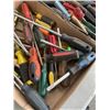 Image 7 : 2 TRAYS OF ASSORTED SCREWDRIVERS