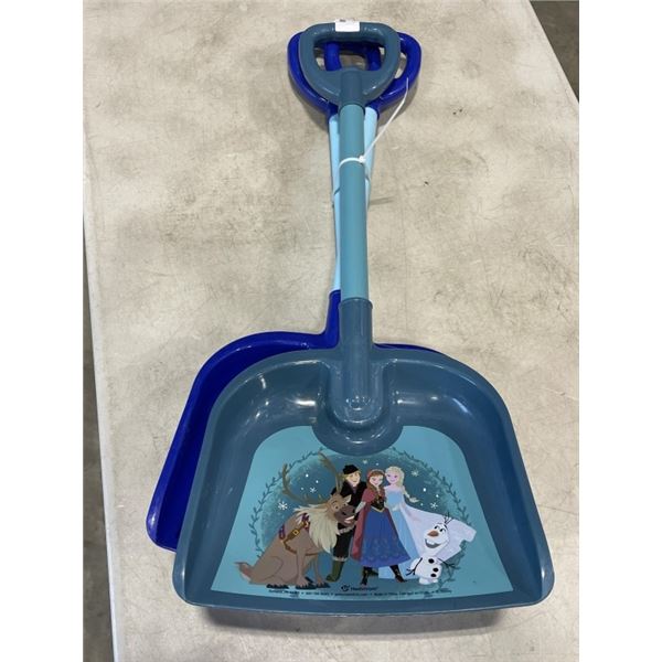 3 NEW PLASTIC SHOVELS