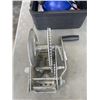 Image 6 : AUTOMOTIVE POLISHER AND 1800LB HAND WINCH - NO CABEL