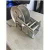 Image 7 : AUTOMOTIVE POLISHER AND 1800LB HAND WINCH - NO CABEL