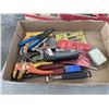 Image 3 : 2 TRAYS OF ASSORTED SHOP TOOLS, HAND TOOLS AND SQUARES, ETC