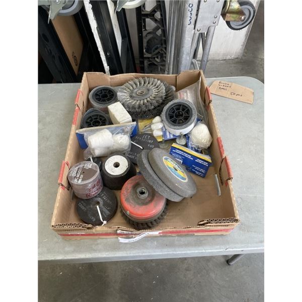 TRAY OF GRINDING WHEELS AND DISCS
