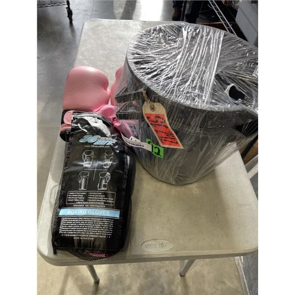 30 MINUTE HIT BOXING GLOVES AND 2 WASH BUCKETS