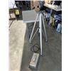 Image 1 : POWER BOX AND TRIPOD STAND