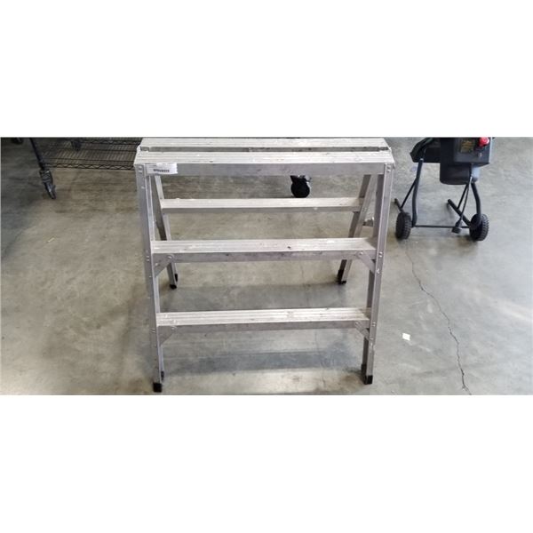 ALUMINUM STEP LADDER