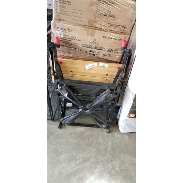 BLACK AND DECKER FOLDING WORKMATE