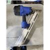 Image 2 : 2 LARGE STRIP NAILERS
