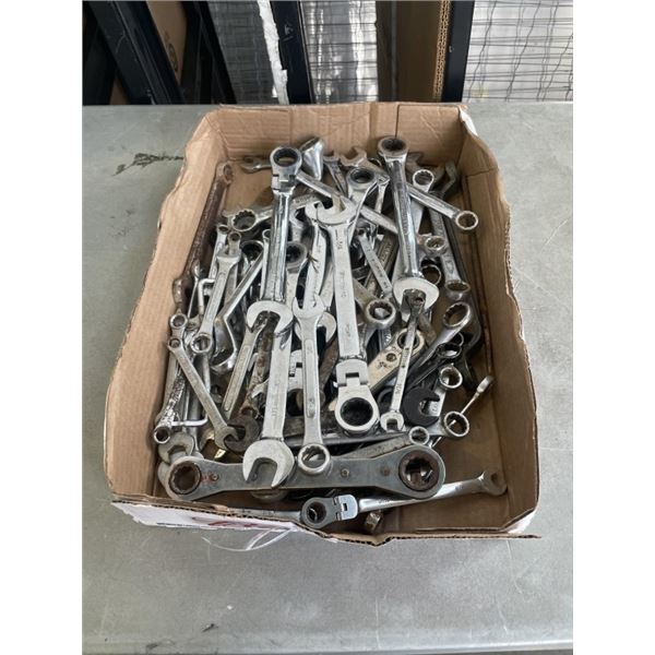 TRAY OF ASSORTED WRENCHES