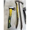 Image 2 : 3 PRY BARS AND 2 HATCHETS