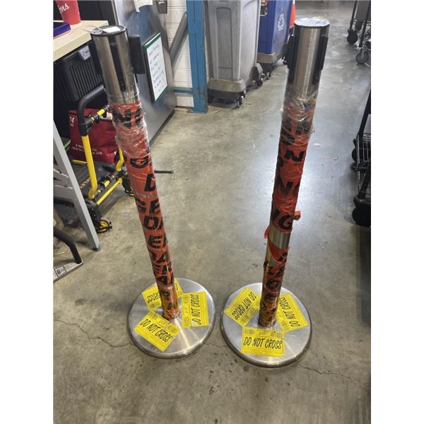 2 CROWD CONTROL STANTIONS