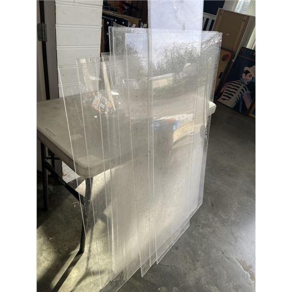 ASSORTED CLEAR PLEXI PIECES