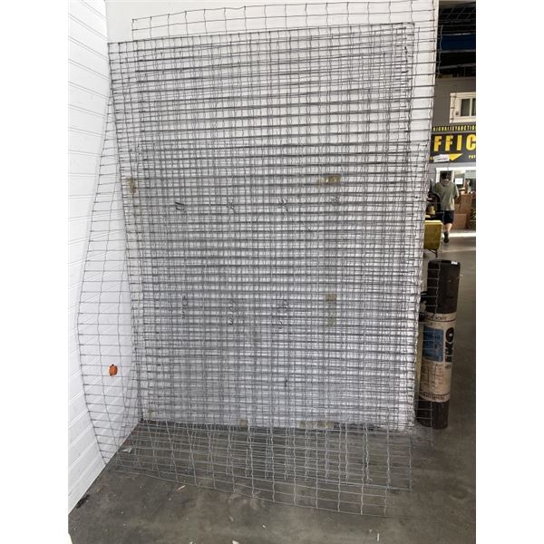 8 PANELS OF 5FT X 7.5FT WIRE FENCE