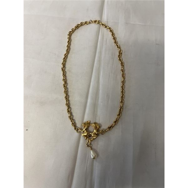 VINTAGE GOLD TONE LINK CHAIN W/ 2 CUPID ANGLES AND PEARL TASSEL NECKLACE 17" LENGTH