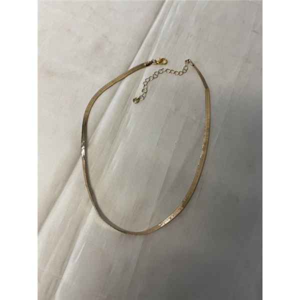 GOLD PLATED FLAT CHAIN CHOKER NECKLACE, UNMARKED 15-17" LENGTH