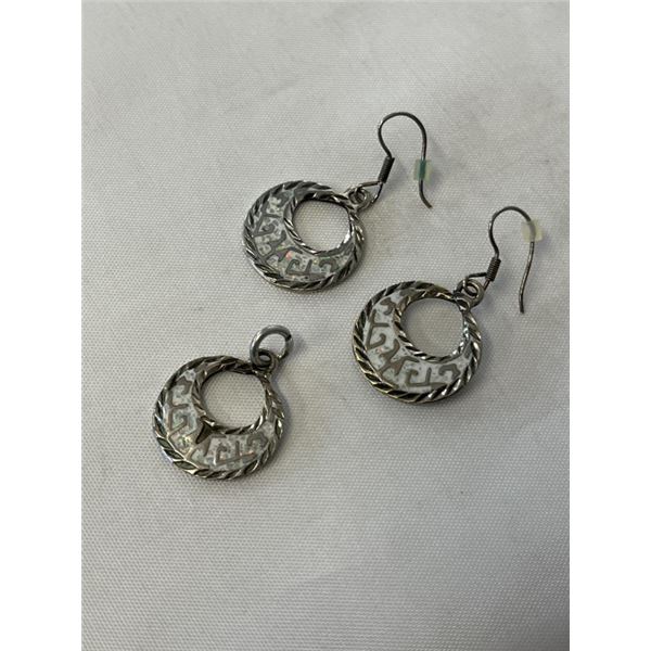 VINTAGE PAIR OF STERLING SILVER W/ TINY OPAL STONES INLAID EARRINGS AND MATCHING PENDANT SET