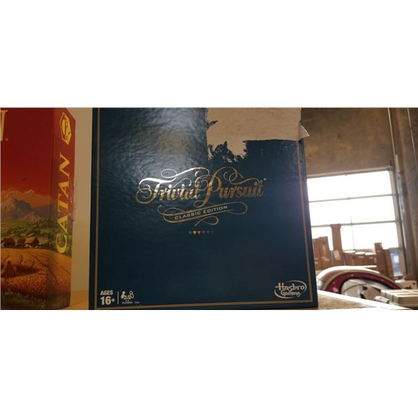 HASBRO TRIVIAL PURSUIT CLASSIC EDITION BOARD GAME
