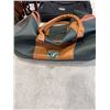 Image 3 : PET CARRIER, BOWMORE WHISKEY BAG AND AMERICAN TOURISTER TRAVEL BAG