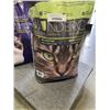Image 2 : KIRKLAND CAT FOOD AND BAG OF WUNDERCAT LITTER