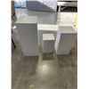 Image 4 : SET OF 3 PEDESTAL DISPLAY STANDS
