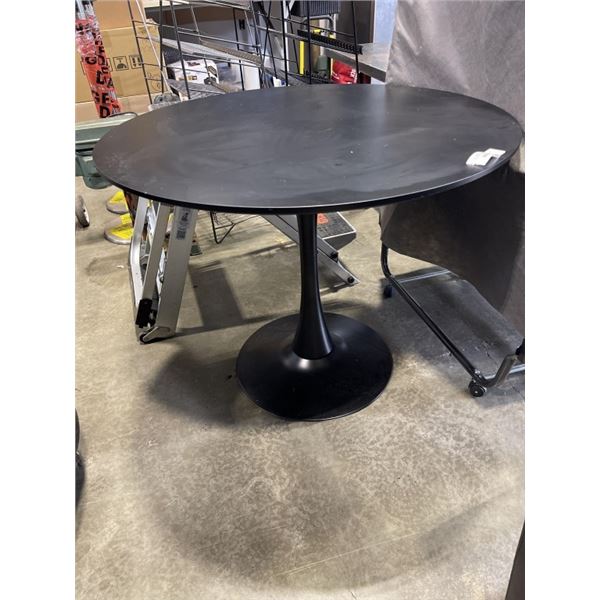 BLACK ROUND PEDESTAL TABLE
