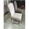Image 3 : 2 UPHOLSTERED HIGH BACK SIDE CHAIRS